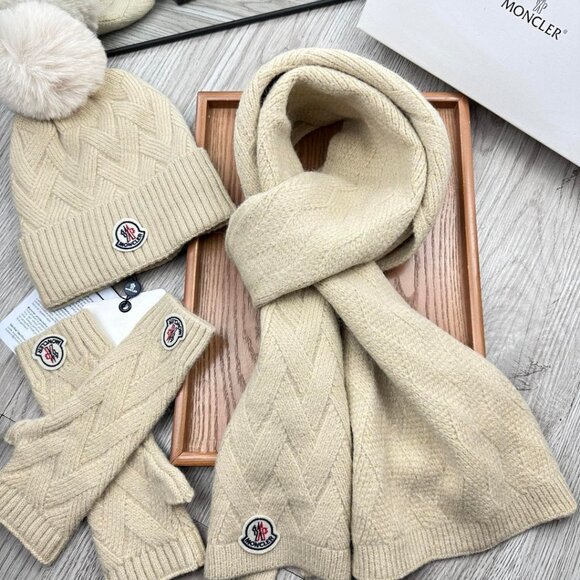 Moncler [bib + pompom hat + gloves] three-piece set! - Picture 6 of 9